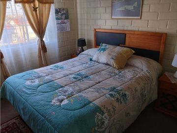 SE VENDE CASA DE 3 PISOS SEMI PAREADA UBICADA  LOS PINOS QUILPUE ST