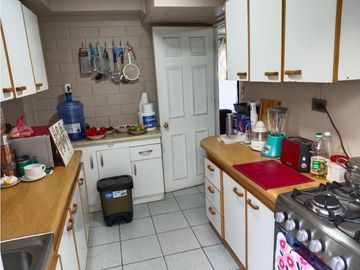 SE VENDE CASA DE 3 PISOS SEMI PAREADA UBICADA  LOS PINOS QUILPUE ST