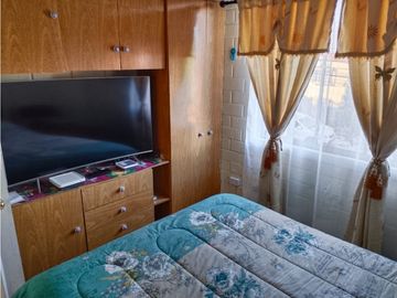 SE VENDE CASA DE 3 PISOS SEMI PAREADA UBICADA  LOS PINOS QUILPUE ST