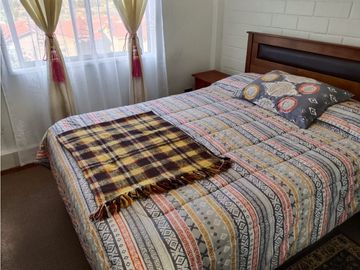 SE VENDE CASA DE 3 PISOS SEMI PAREADA UBICADA  LOS PINOS QUILPUE ST