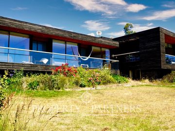 Pichilemu, Casa con Maravillosa vista a Punta de Lobos