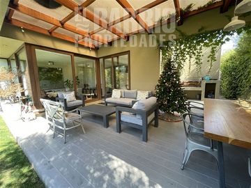 Casa en Venta en Chicureo/ Piedra Roja