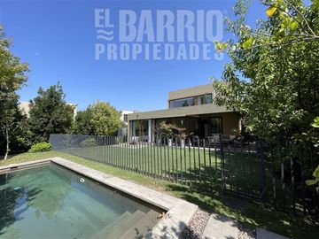 Casa en Venta en Chicureo/ Piedra Roja
