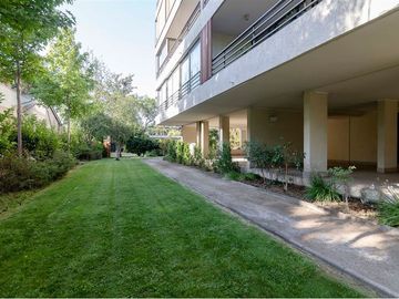 Moderno Departamento del 2014 en Las Condes