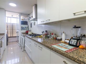 Moderno Departamento del 2014 en Las Condes