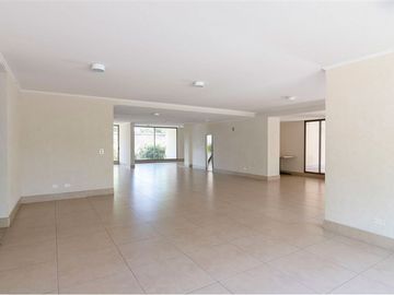Moderno Departamento del 2014 en Las Condes