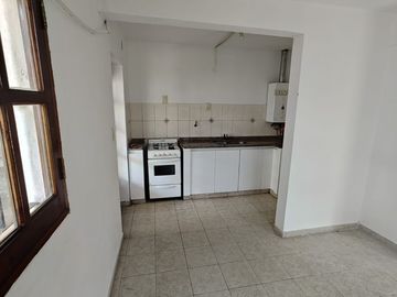 DUPLEX COMPLEJO INTERNO EN VENTA CALLE LAPRIDA AL 700