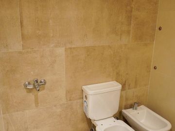 DEPARTAMENTO DE TRES DORMITORIOS VENTA CONFORT CENTRO
