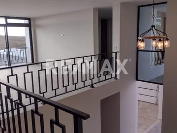 CASA EN VENTA EN BAJA MALIBU (SECCION LOMAS)