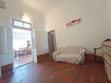 CASA CON UN GRAN TERRENO A PASOS DEL CENTRO PARA REMODELAR