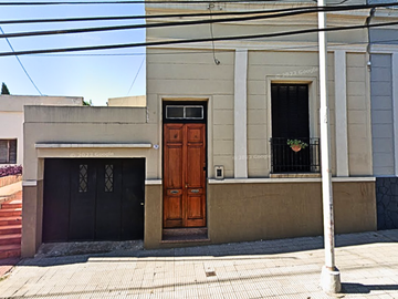 CASA CON UN GRAN TERRENO A PASOS DEL CENTRO PARA REMODELAR