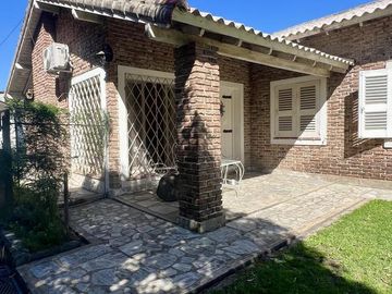 CASA EN VENTA BARRIO PARQUE GAONA
