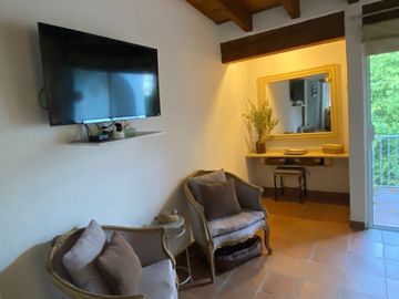 CASA EN VENTA EN VALLE DE BRAVO
