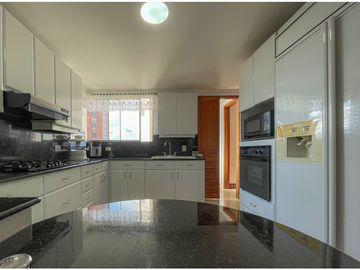 APARTAMENTO EN ARRIENDO EN EL POBLADO MEDELLN