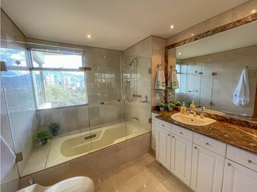 APARTAMENTO EN ARRIENDO EN EL POBLADO MEDELLN