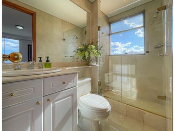 APARTAMENTO EN ARRIENDO EN EL POBLADO MEDELLN