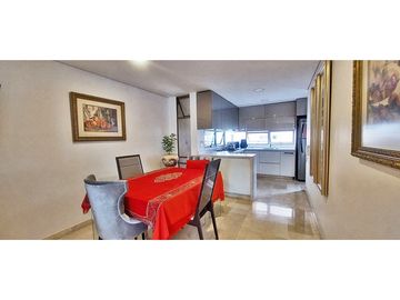 Vendo apto remodelado a 3 cuadras de la Av. El Poblado Los Parra