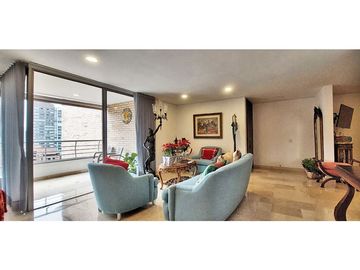 Vendo apto remodelado a 3 cuadras de la Av. El Poblado Los Parra