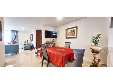 Vendo apto remodelado a 3 cuadras de la Av. El Poblado Los Parra