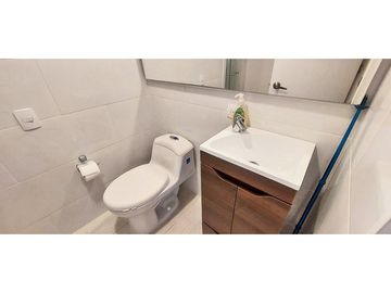 Vendo apto remodelado a 3 cuadras de la Av. El Poblado Los Parra