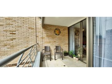 Vendo apto remodelado a 3 cuadras de la Av. El Poblado Los Parra