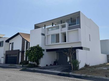 CASA de 3 RECAMARAS en VENTA en LA RIVIERA VERACRUZANA