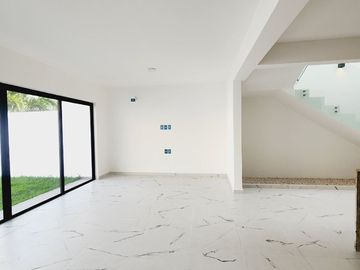 Casa en VENTA CON AMPLIO TERRENO fracc LOMAS RESIDENCIAL