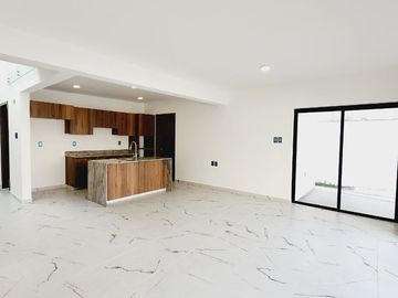 Casa en VENTA CON AMPLIO TERRENO fracc LOMAS RESIDENCIAL