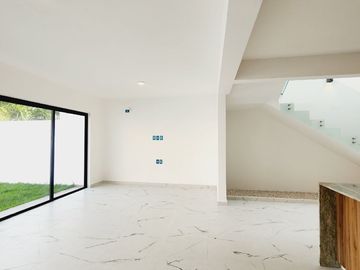 Casa en VENTA CON AMPLIO TERRENO fracc LOMAS RESIDENCIAL
