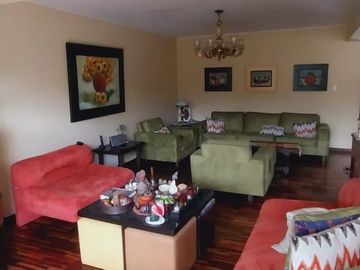 Casa en venta de 4 dormitorios c/ cochera en Santiago de Surco, Lima, Perú