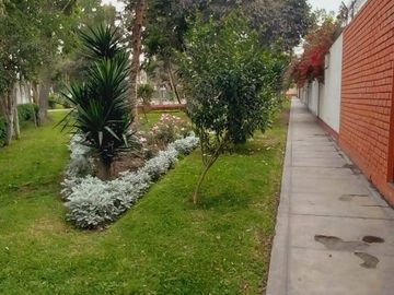 Casa en venta de 4 dormitorios c/ cochera en Santiago de Surco, Lima, Perú