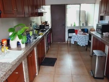 Casa en venta de 4 dormitorios c/ cochera en Santiago de Surco, Lima, Perú