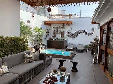 Casa en venta de 5 dormitorios c/ cochera en La Molina, Lima, Perú