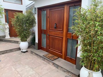 Casa en venta de 5 dormitorios c/ cochera en La Molina, Lima, Perú