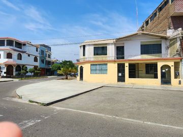Casa en venta de 6 dormitorios c/ cochera en Trujillo, Perú