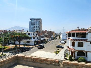Casa en venta de 6 dormitorios c/ cochera en Trujillo, Perú