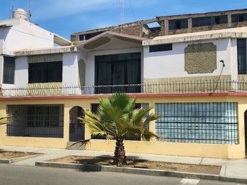 Casa en venta de 6 dormitorios c/ cochera en Trujillo, Perú