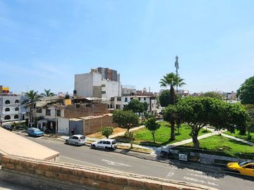Casa en venta de 6 dormitorios c/ cochera en Trujillo, Perú