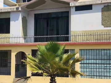 Casa en venta de 6 dormitorios c/ cochera en Trujillo, Perú