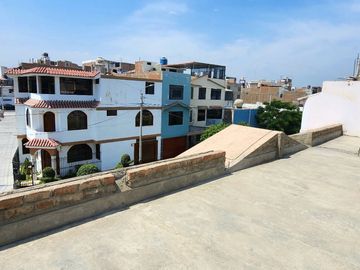 Casa en venta de 6 dormitorios c/ cochera en Trujillo, Perú