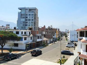 Casa en venta de 6 dormitorios c/ cochera en Trujillo, Perú