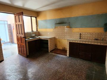 Casa en venta de 6 dormitorios c/ cochera en Trujillo, Perú