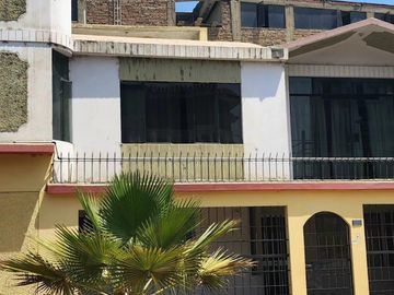 Casa en venta de 6 dormitorios c/ cochera en Trujillo, Perú