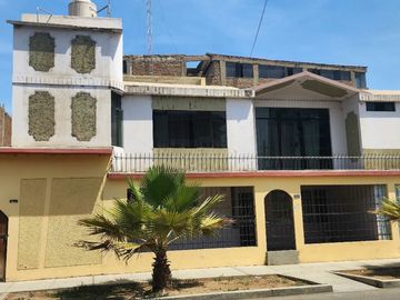 Casa en venta de 6 dormitorios c/ cochera en Trujillo, Perú