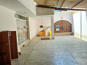 Casa en venta de 6 dormitorios c/ cochera en Trujillo, Perú