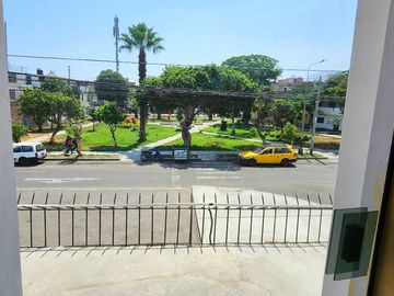 Casa en venta de 6 dormitorios c/ cochera en Trujillo, Perú