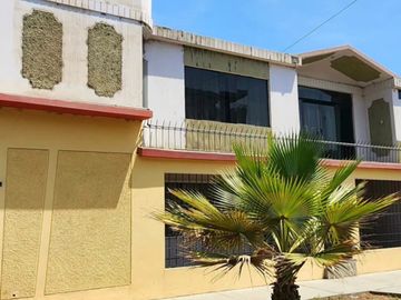 Casa en venta de 6 dormitorios c/ cochera en Trujillo, Perú