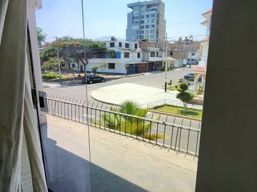 Casa en venta de 6 dormitorios c/ cochera en Trujillo, Perú