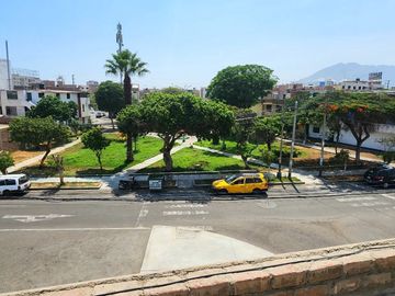 Casa en venta de 6 dormitorios c/ cochera en Trujillo, Perú