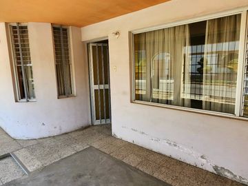 Casa en venta de 6 dormitorios c/ cochera en Trujillo, Perú